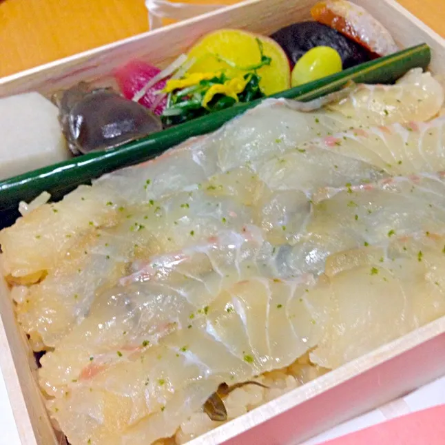 奮発した！和久傳の鯛ちらし弁当|橙月さん