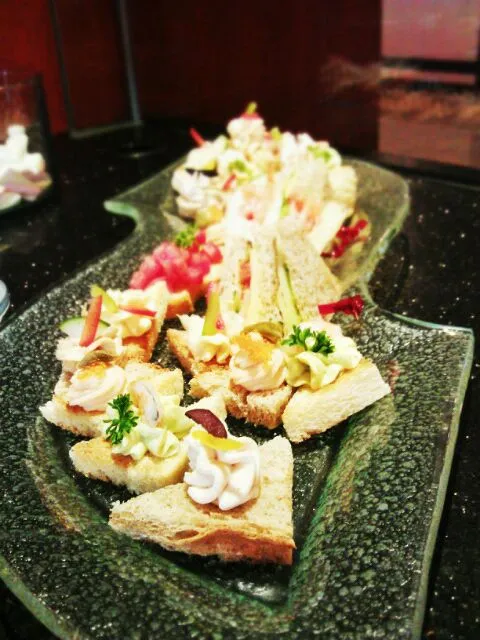 canapes with assorted toppings|Muhammad Ichsan Nurdiansyahさん