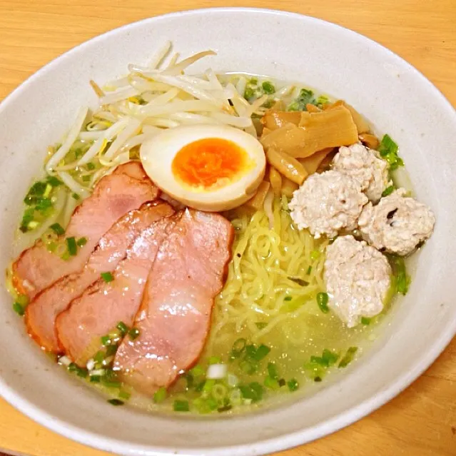 鶏団子入り具沢山塩ラーメン|たまこっこさん