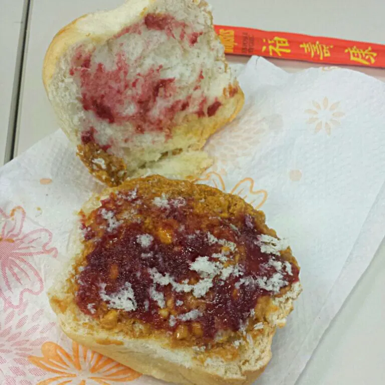 Peanut Butter and Jelly sandwich on wheat bread.|Jorelさん