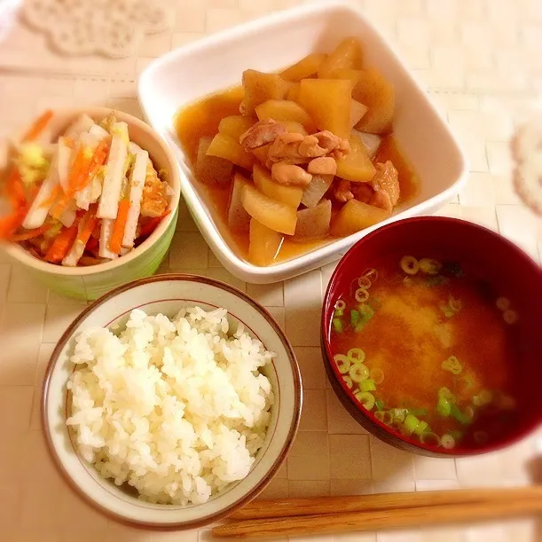 Snapdishの料理写真:鶏と大根の煮物、白菜とちくわのごまサラダ＊|saekoさん