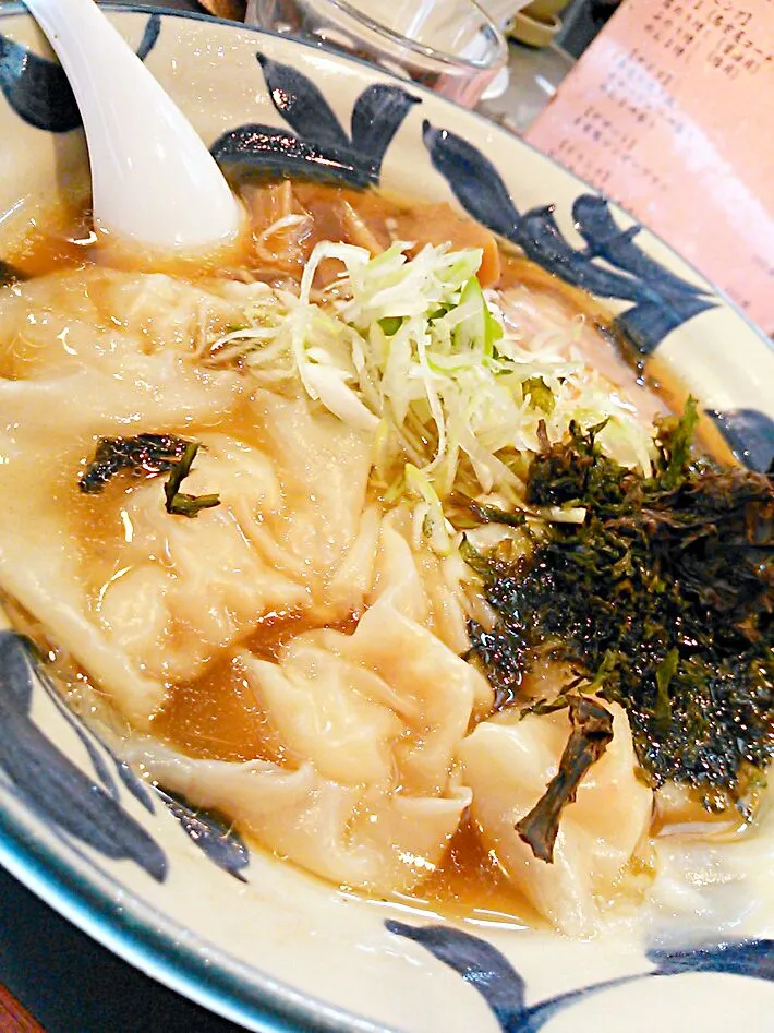 Snapdishの料理写真:海鮮ワンタン麺＠神田磯野|ちびめがさん