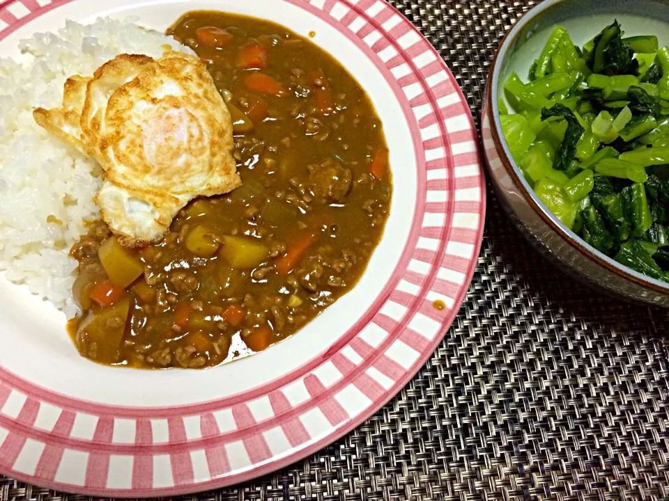 #夕飯 野沢菜、挽肉カレーライス。ヤッターーー目玉焼きが(ターンオーバー)のってるーーー！|ms903さん