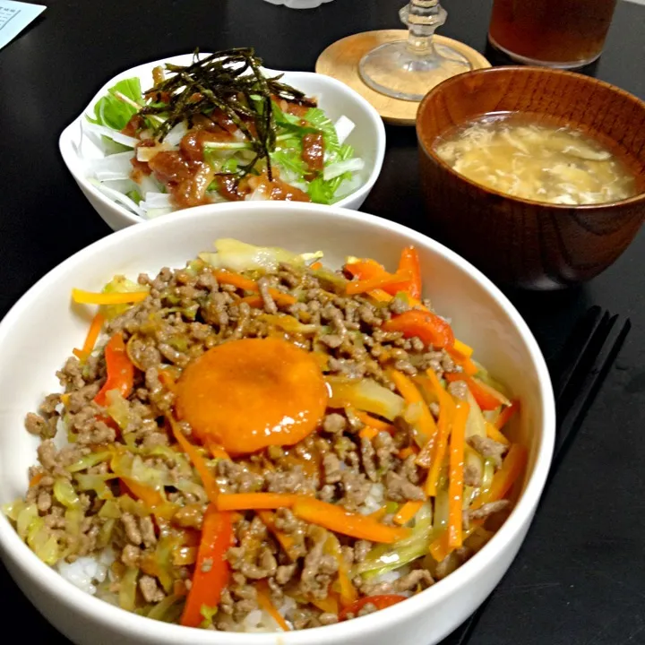 ひき肉と野菜の炒め丼の晩ご飯|mikaさん