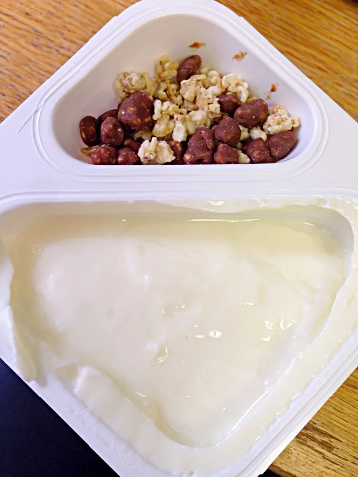 Snapdishの料理写真:Lowfat yogurt.... again -_-|AAさん