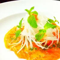 Snapdishの料理写真:Salmon spicy carpaccio|Namo S-ccrさん