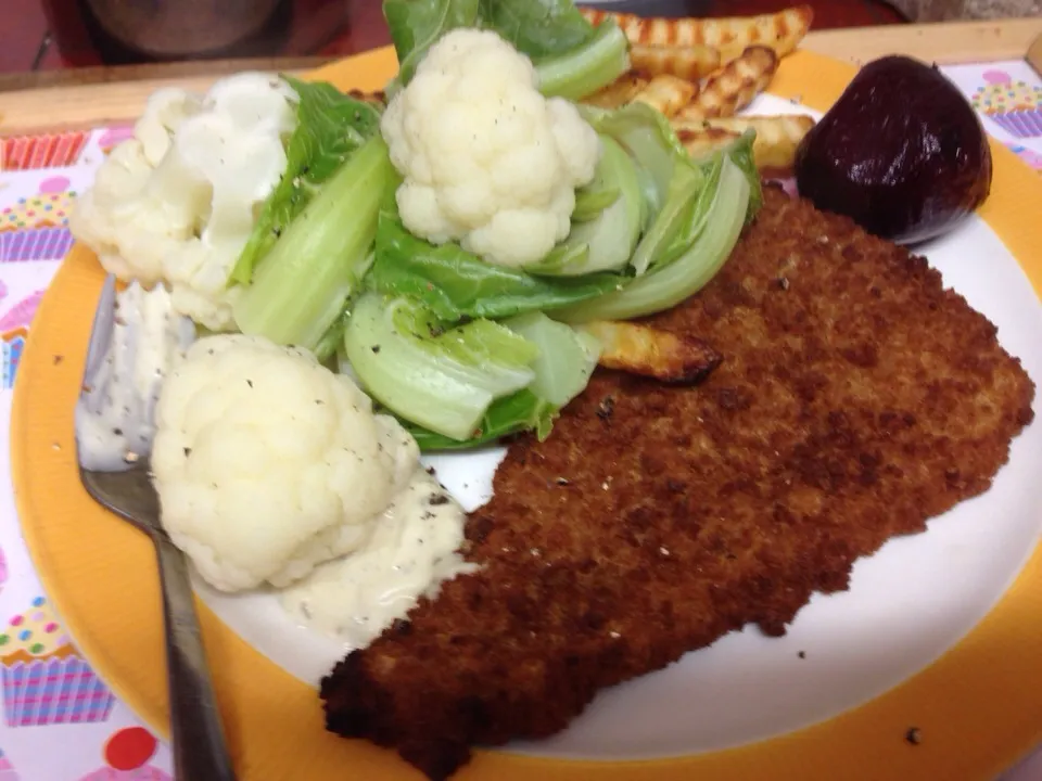 Haddock, cauliflower and crinkle cut chips and beetroot|Alan (Fred) Pipesさん