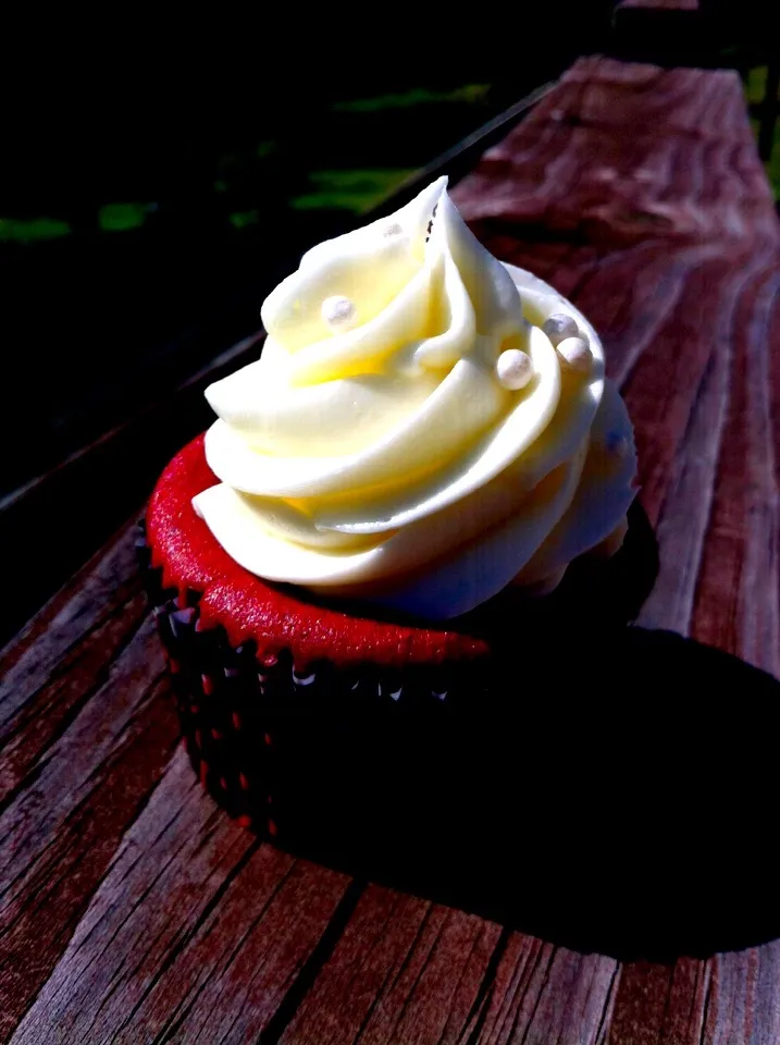 Snapdishの料理写真:Red velvet cupcake www.facebook.com/Millssweetshoppe|Tiffini Millsさん