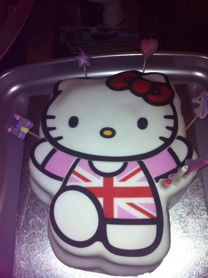 Hello kitty cake for daughters 4th birthday|Emma Proe Was Duncalfさん