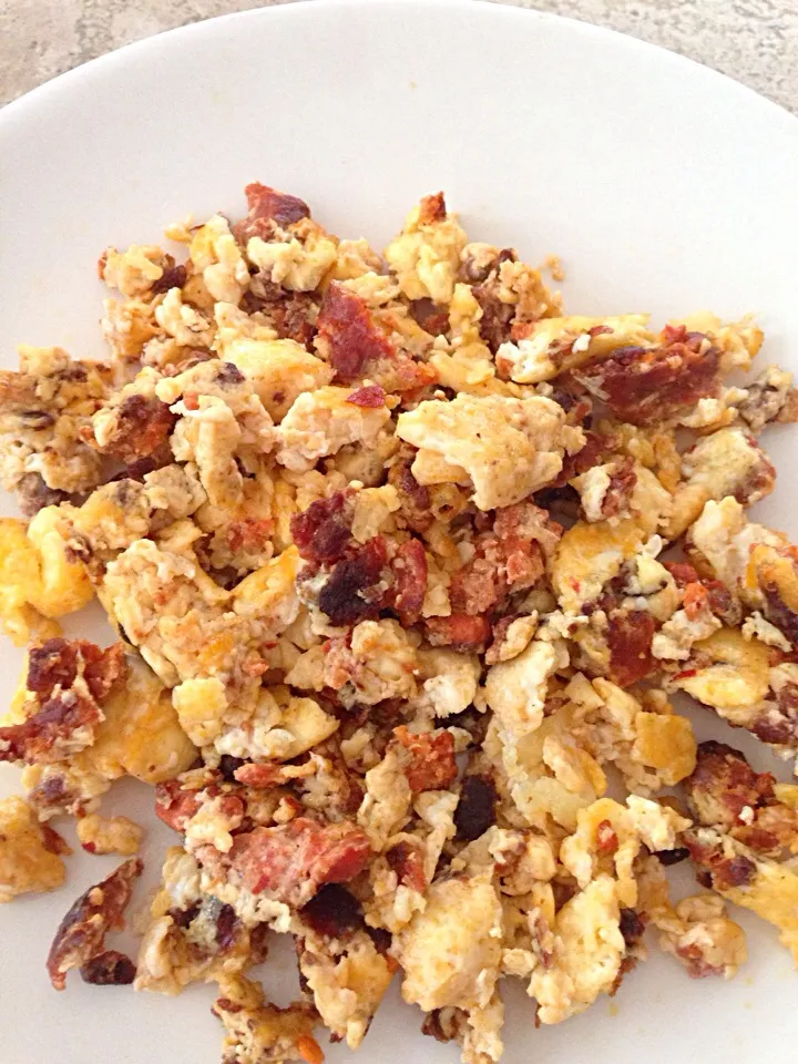 Snapdishの料理写真:Huevo Revuelto con Chorizo.|Loreleyさん