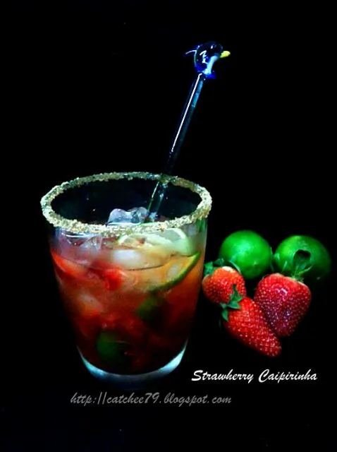 Snapdishの料理写真:Strawberry Caipirinha Cocktail|catcheeさん