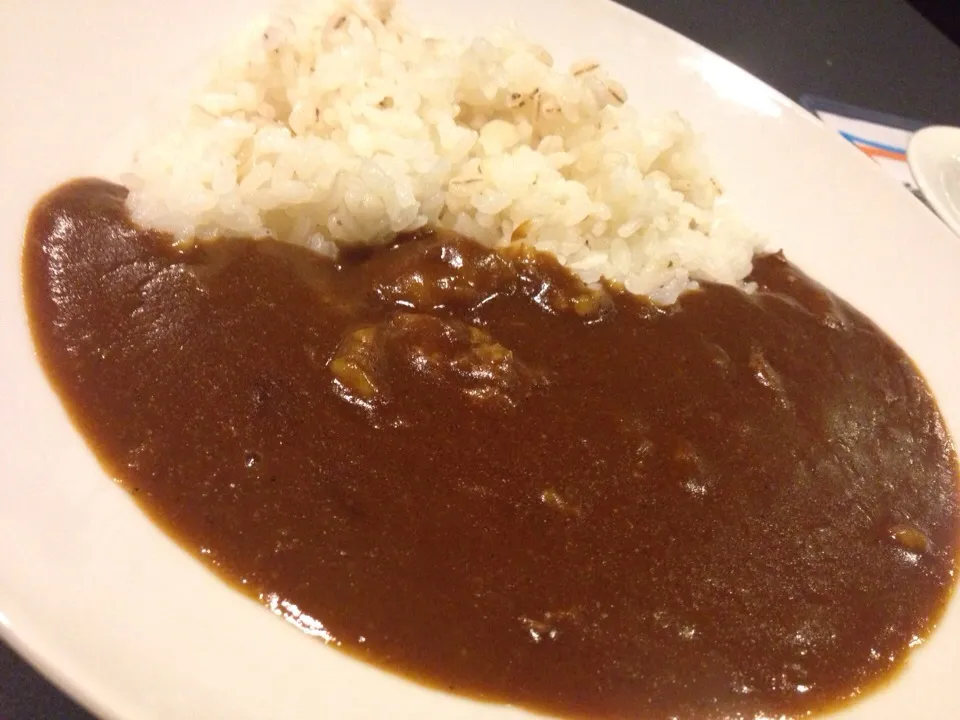 極上の牛スジカレー。ランチやめはったから心配やったけど、一応まだあって良かった。残してもらいたいなぁ。|たけうちさん