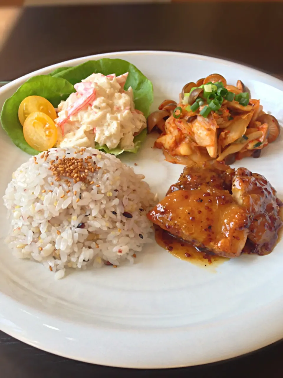 ⭐ハニーマスタードチキン ⭐キムチとしめじのチーズ炒め ⭐カニかまポテトマヨサラダ 雑穀米|よっちぃさん