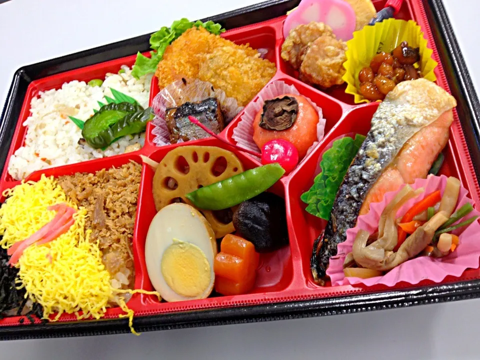 昼ごはんは、かしわごはんのお弁当。|ハルさん