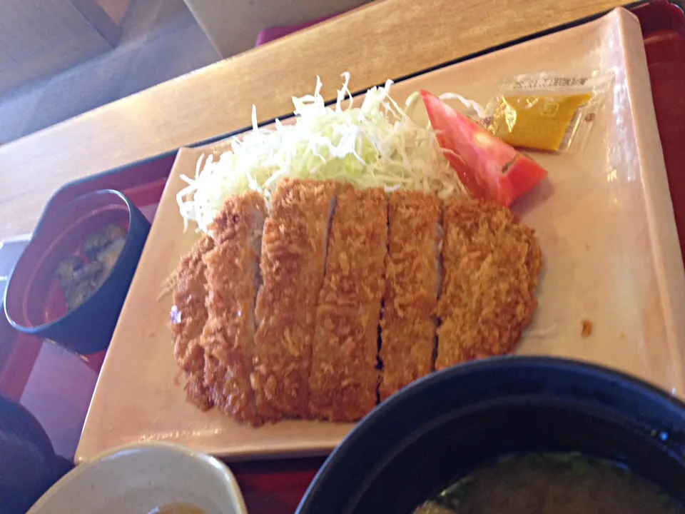 Snapdishの料理写真:ジョイフルでロースカツ定食〜|カフェアジアンさん