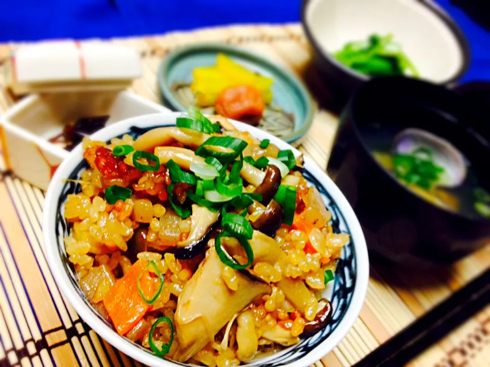 Snapdishの料理写真:キノコたっぷりの炊き込みご飯🍄|珍味( ´ ▽ ` )ﾉさん