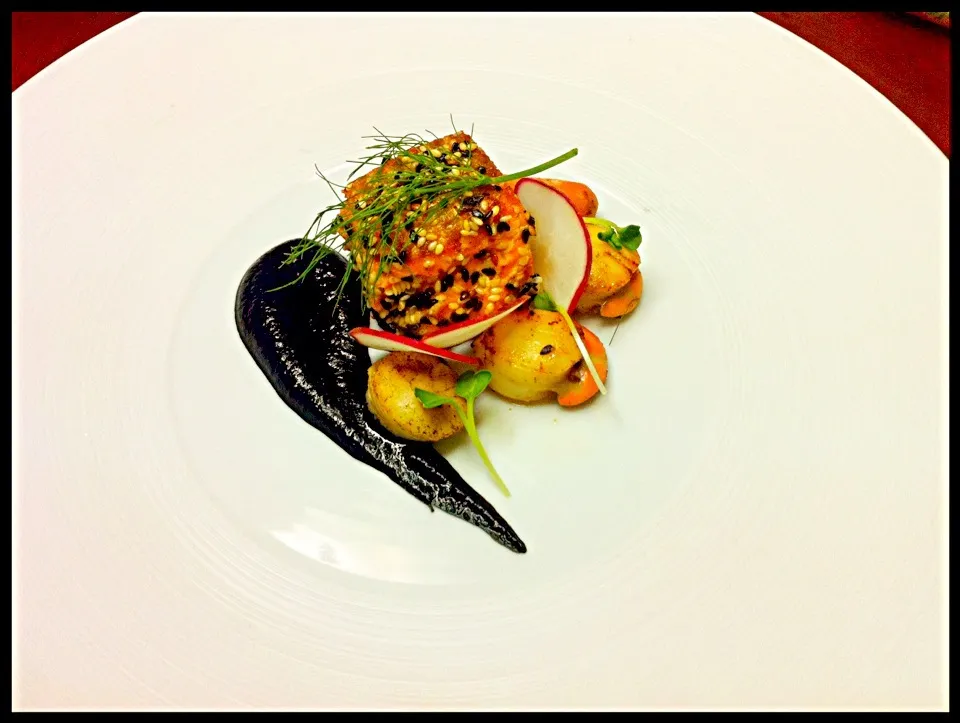 Salmon, Scallop and squid ink puree|Nick Ekasinghさん