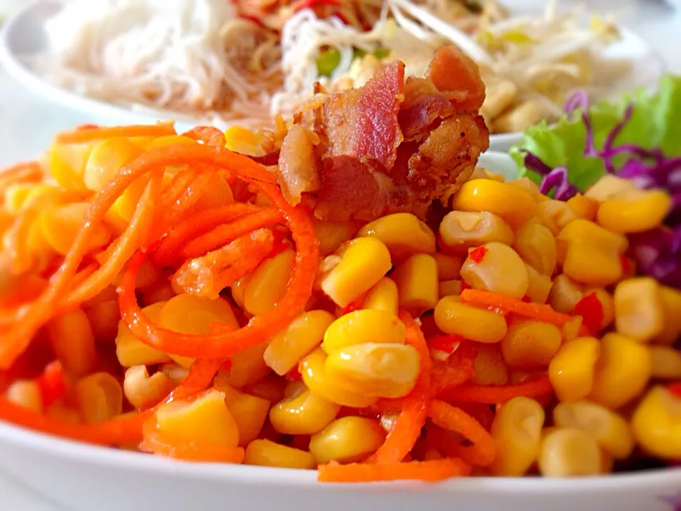 ยำอร่อย Spicy corn salad with bacon|Yui Phiphitphakdiさん