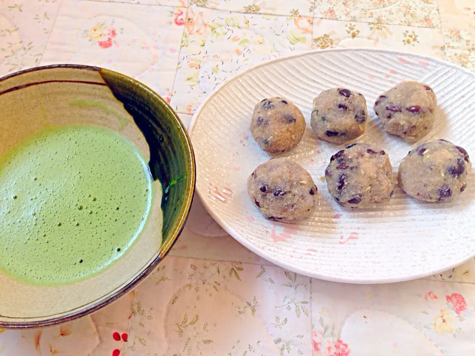 Snapdishの料理写真:あいこ ⁎ˇ◡ˇ⁎さんのおからの小豆餅|むすび丸子さん