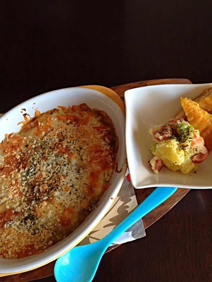 Snapdishの料理写真:残ったカレーでカレードリア☻子供のお昼ごはん🎵|yasukoさん