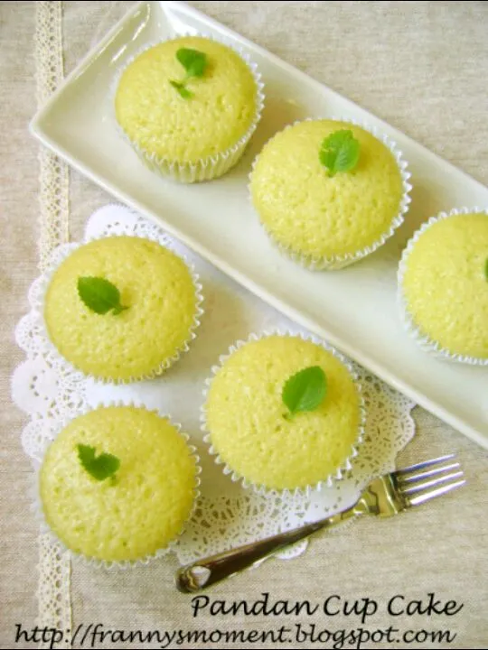 Snapdishの料理写真:Pandan cupcake|Frannyさん