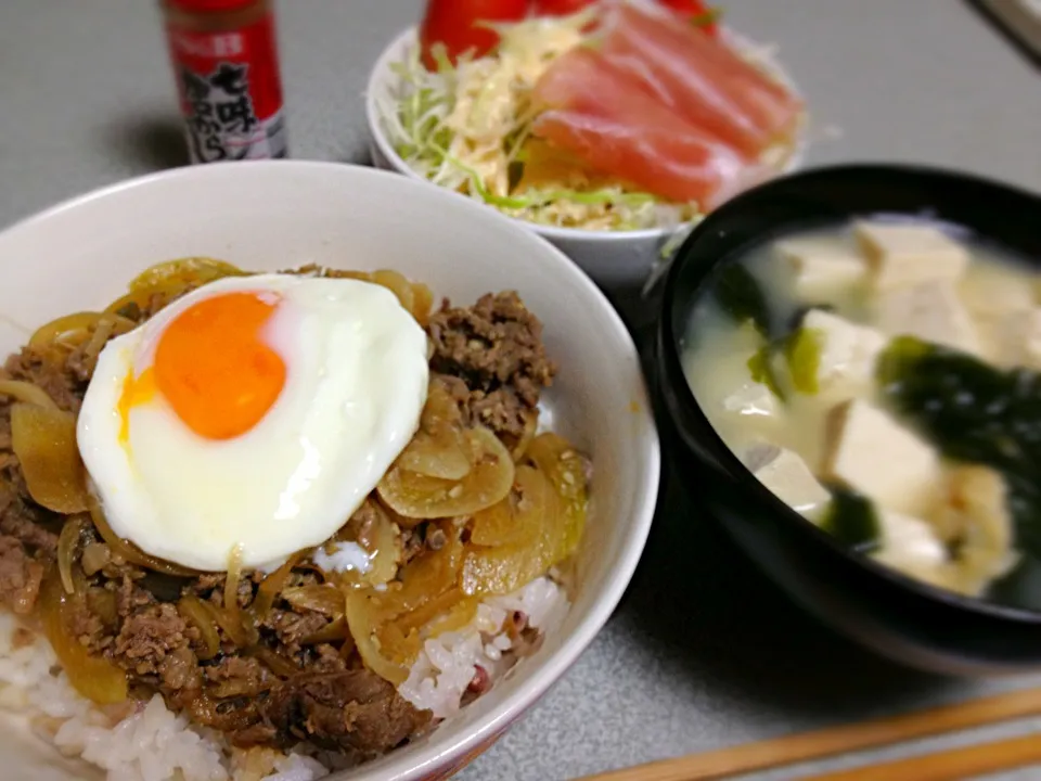 コストコプルコギで牛丼！木綿豆腐のお味噌汁！生ハムサラダ！|小松田紋子さん