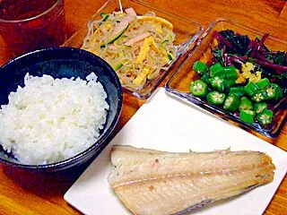 晩ご飯（新米のご飯、ほっけ、春雨中華サラダ、つるむらさきのお浸し、オクラ）|すーさん