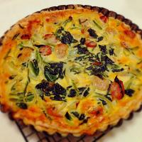 ほうれん草とソーセージのキッシュ