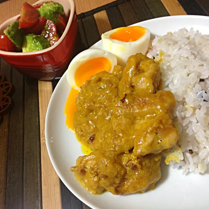 チキンカレーとアボトマトサラダ|ntskさん