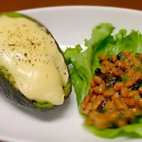 Snapdishの料理写真:アボカドとハムのチーズ焼き
納豆と高菜の混ぜ混ぜ|ayakaさん