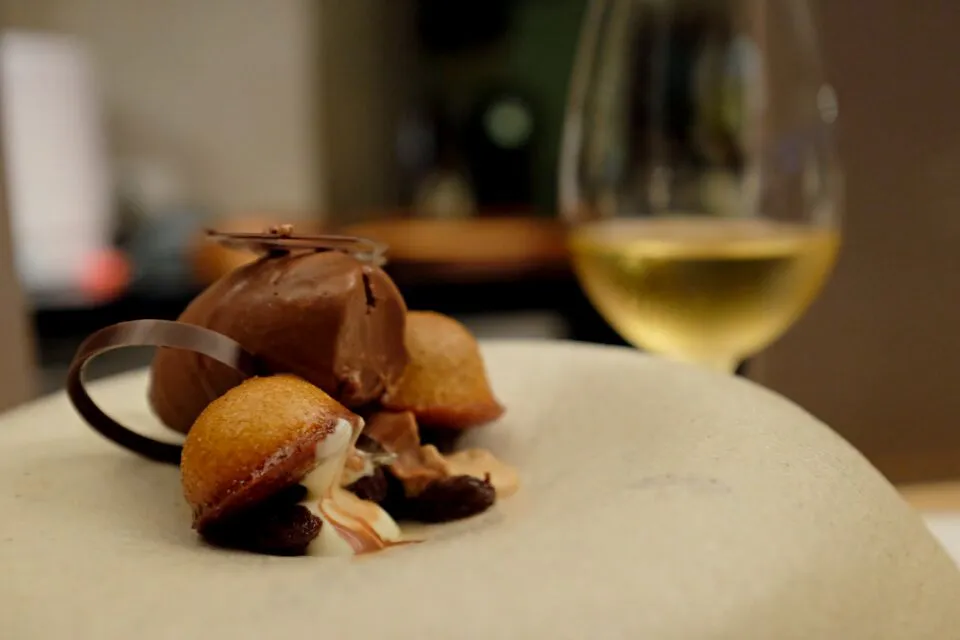 Chocolate 'kopi' - rum raisin, coffee, truffle honey|Lauraさん