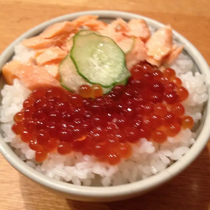 Snapdishの料理写真:シャケとイクラの親子丼|レナコさん