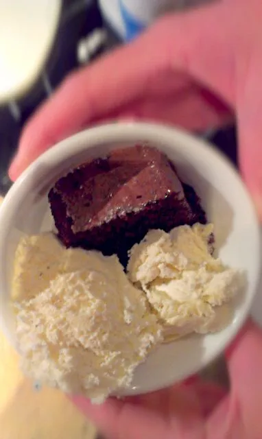 chocolate cake with ice cream #guilty ;)|Talia Meadeさん