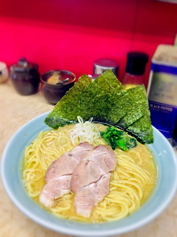 寺田屋ラーメン。国道沿いにぽつんとあり、前から気になってた。濃厚なスープは何系？？良くわからないが美味しかった。|akkioさん