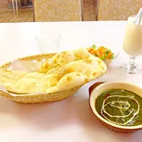 サグパニールカレーです。蒲田のプサというインド料理屋さんにて。|mdrnさん