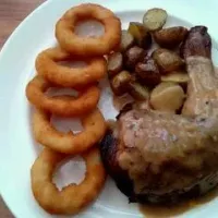 Snapdishの料理写真:Chicken Bravo with onion rings and potatoes|carmieさん