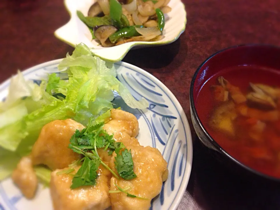 鶏肉の甘酢炒め からし味噌の野菜炒め ドライトマトときのこのお汁|香山ありすさん