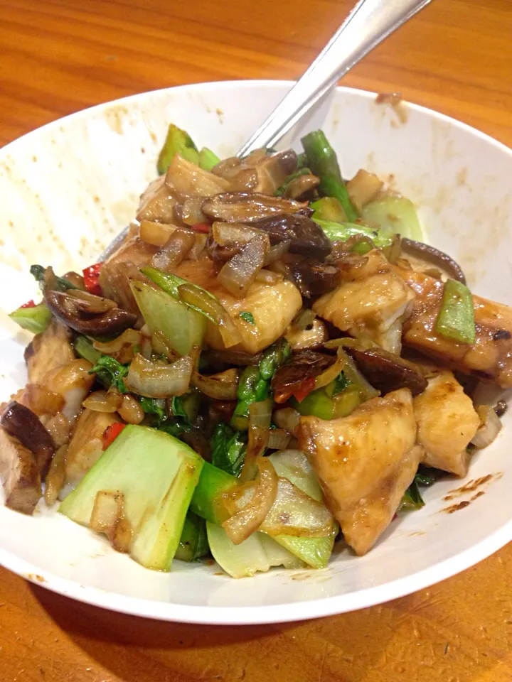 Stir-fried snapper with asparagus and shiitake mushrooms|Amy Robinsonさん