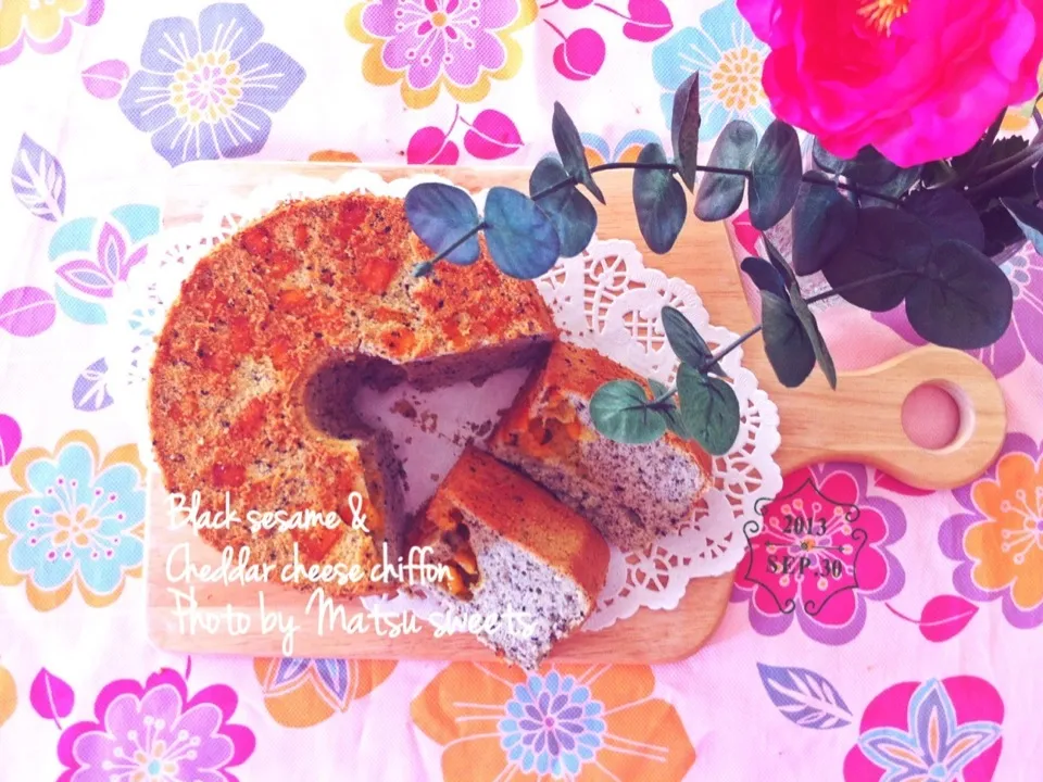 Black sesame & Cheddar cheese chiffon cake|Matsu sweetsさん