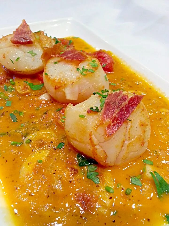 Snapdishの料理写真:Scallops with prosciutto|Phinarasuさん