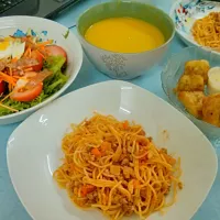 Snapdishの料理写真:pumpkin soup + salad + spaghetti + fish fillet|chow yin huiさん