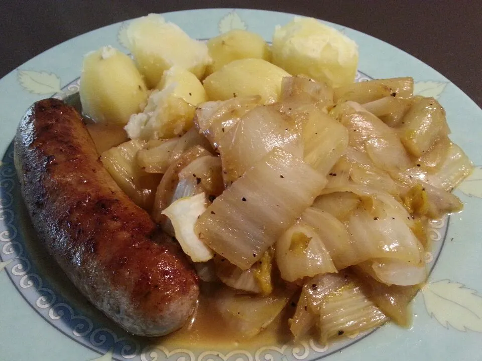 Homemade sage/white wine-sausages with boiled bintje and sweet and sour chicory|Frank&Jolanda - Eteninbeeldさん