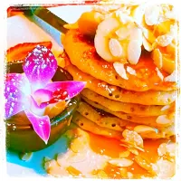 pancake with banana & caremalized almond flakes|Hishamさん