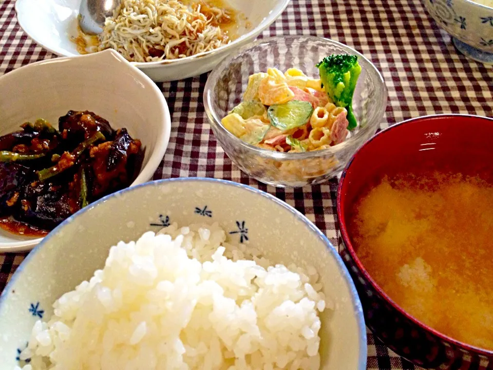 シラスおろし・茄子の甘辛炒め・マカロニサラダ・豆腐のみそ汁|ひかるんさん