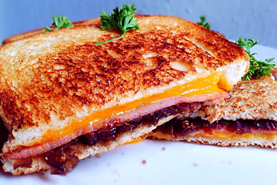 Caramelized Onion, Ham & Cheese Toast|Misstyさん