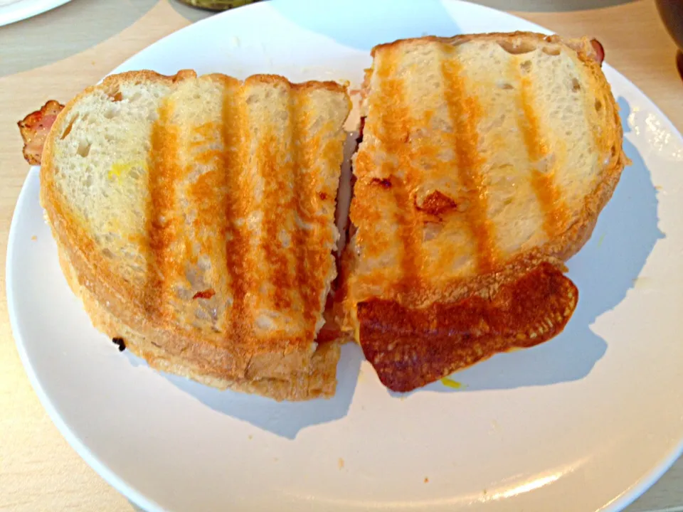 Bacon Egg Ham Grilled Sandwich|Chris Shannonさん