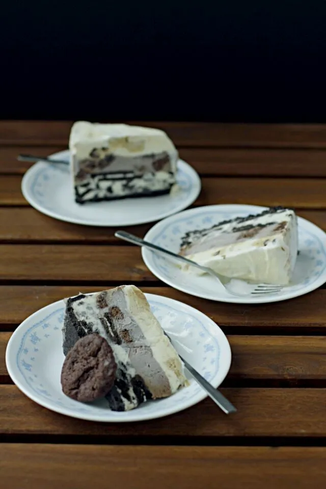 Snapdishの料理写真:3 layer ice cream cake|Lauraさん