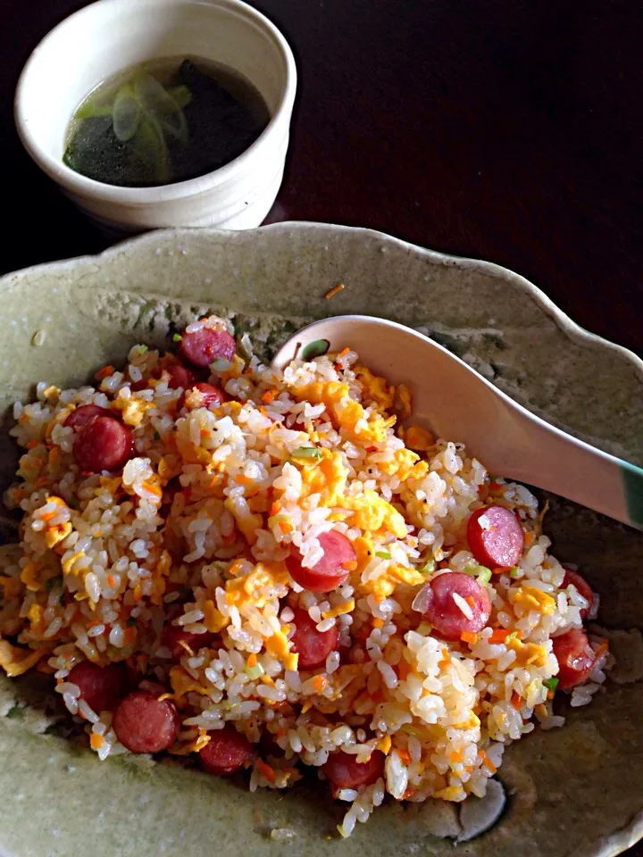 Snapdishの料理写真:お子ちゃま炒飯＆わかめスープ（≧∇≦）|yasukoさん