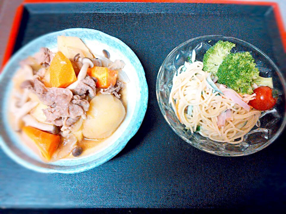 肉じゃが、スパサラダ

余り野菜で作ったから緑のものあれば良かったかな(^o^;)|ももちゃんさん