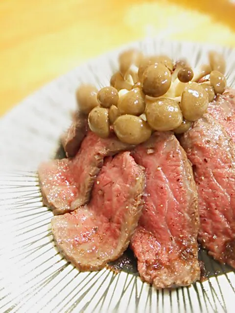 Snapdishの料理写真:炊飯器ローストビーフ丼 秋仕様|徳之島トトロンヌさん